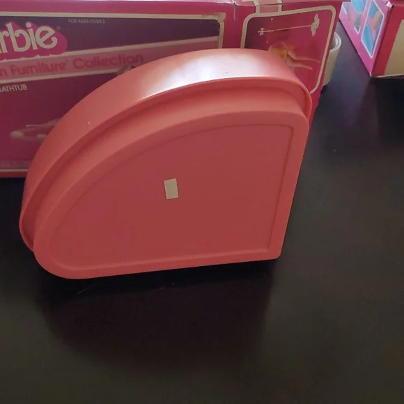 Vintage Barbie Pink Luxury Bathtub - Picture 3 of 4
